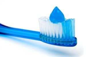 Pastas dentales fluoradas: ¿desde qué edad sugerir su uso en niños? -  Escuela de Medicina - Facultad de Medicina