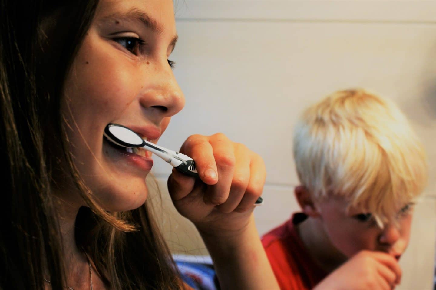 Usar bien la pasta de dientes en el cepillado de los niños: Flúor ¿sí o no?